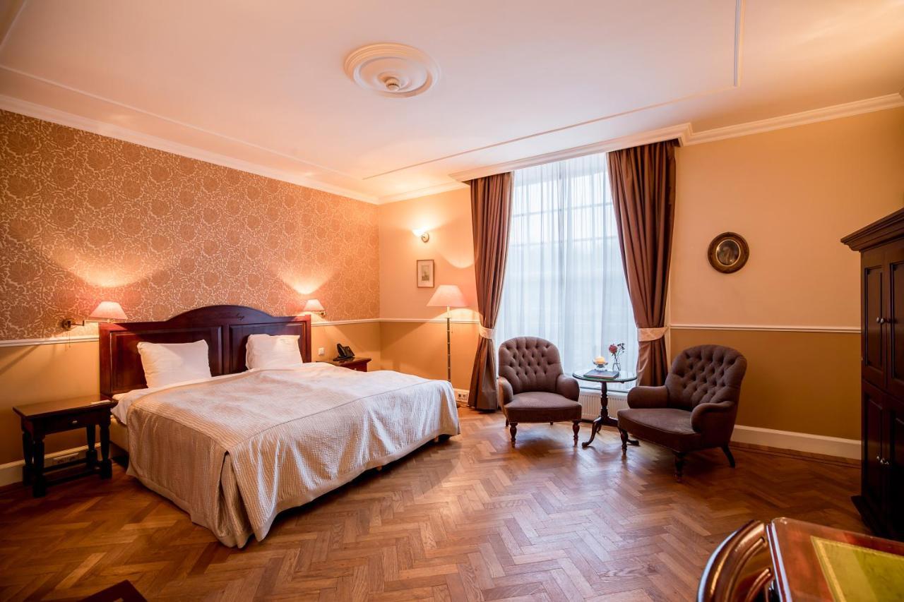 Luxury Suite,990260989:JPEG